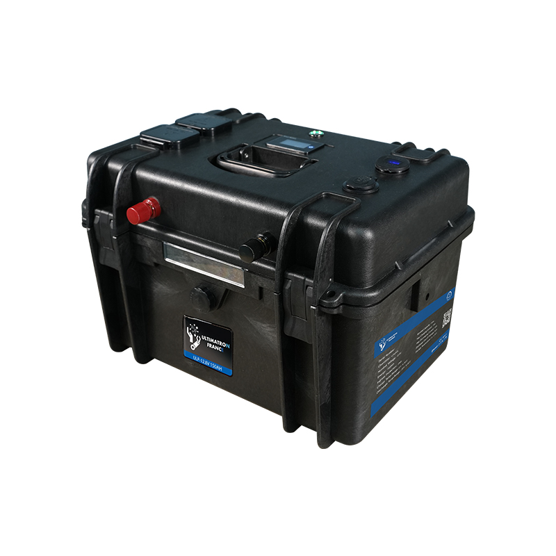Ultimatron LiFePO4 baterie 12,8V 150Ah (1920Wh) – voděodolná IP65 v kufru, Smart BMS Bluetooth, trakční i outdoor použití