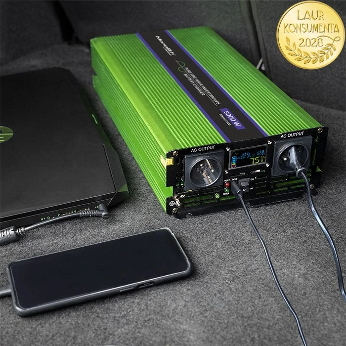 Qoltec 51944 měnič 12V/230V 2500W (5000W špička), čistý sinus, UPS + nabíječka 15A, LCD