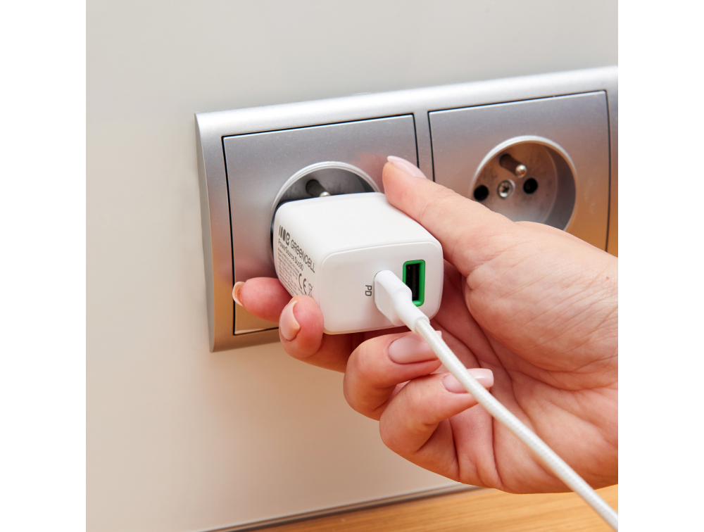 *Greencell CHARB-GC-30AC-W Nabíječka PowerSource Duo30 Bílá nabíječka 30W USB-C USB-A PD - Power Delivery QC3.0- 1x USB-C, 1x USB-A